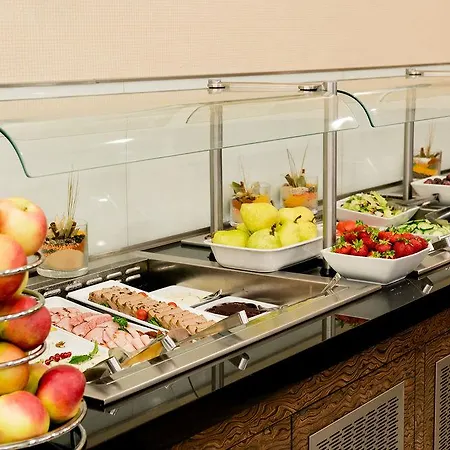 Courtyard By Marriott Airport 4* Varsovia