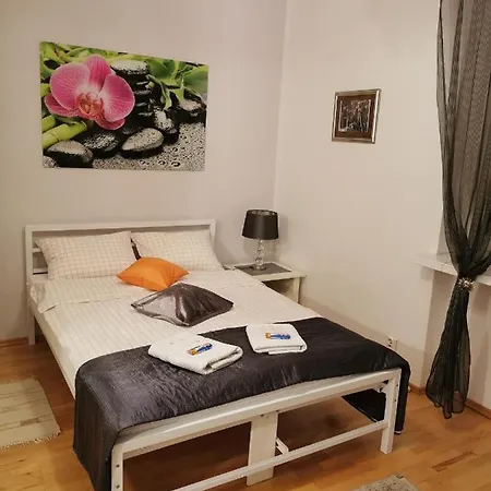 Klimatyczna Kawalerka W Centrum Warszawy Apartman *