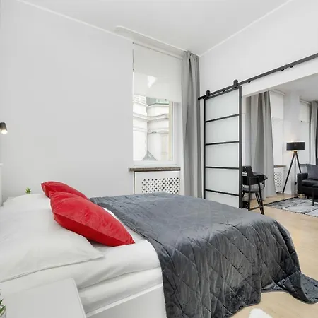 Exclusive Grey And Red In Center By Renters Варшава