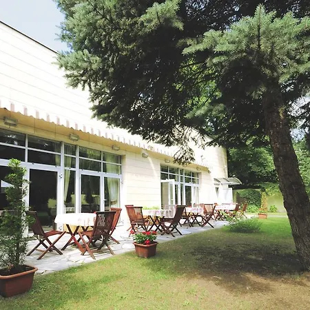 Rezydencja Belweder Klonowa Couette-café 3*