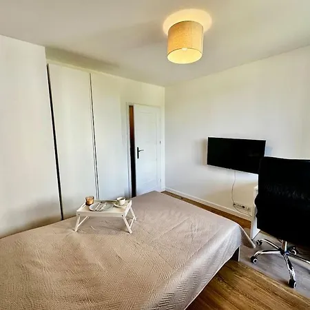 Manhattan Place & Movie Projector דירה *