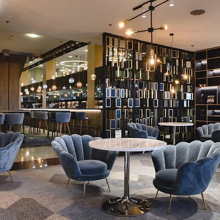 Courtyard By Marriott Airport 4* Varsovia