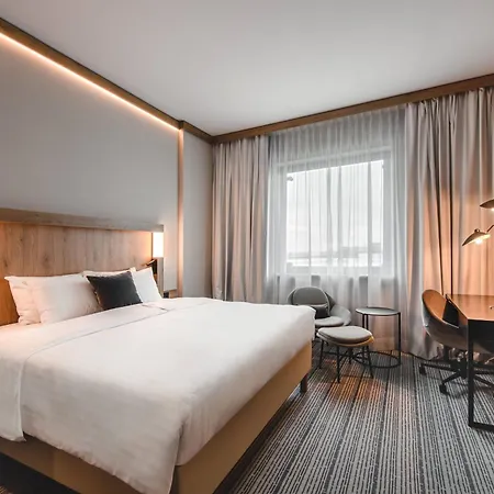 Hotel Courtyard By Marriott Airport
