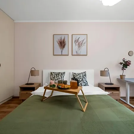 Apartman Zoliborz - Gym, Workspace, Bus Nearby - By Rentujemy Varsó