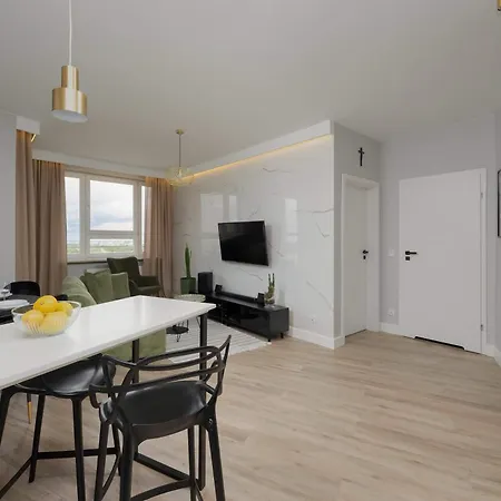 Spacious With Air Conditioning In The Old Town Of By Renters Διαμέρισμα
