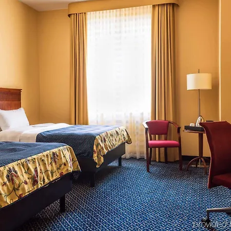 Courtyard By Marriott Airport 4* Varsovia