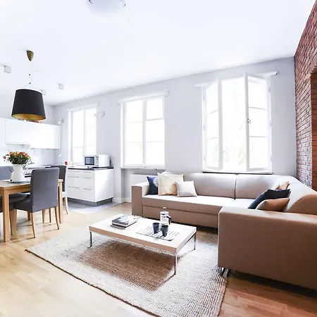 Spacious In The Old Town Апартаменты *
