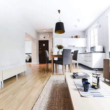 Spacious In The Old Town Апартаменты *