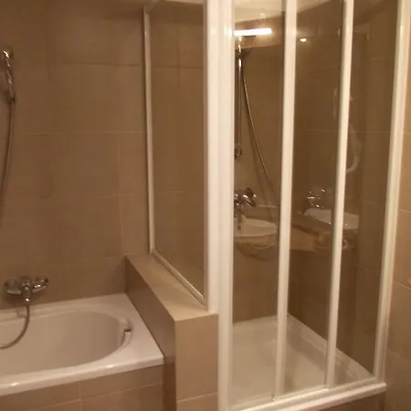 Rezydencja Belweder Klonowa Couette-café 3*