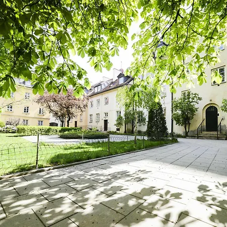 Апартаменты Spacious In The Old Town *