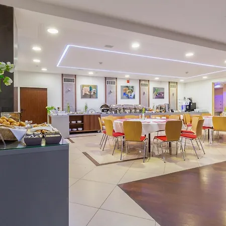 Otel Poleczki Airport 3*