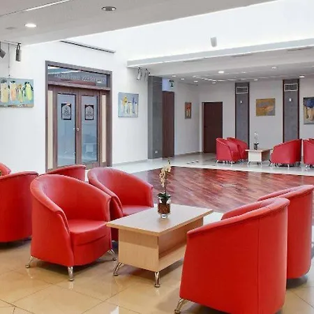 Otel Poleczki Airport 3*