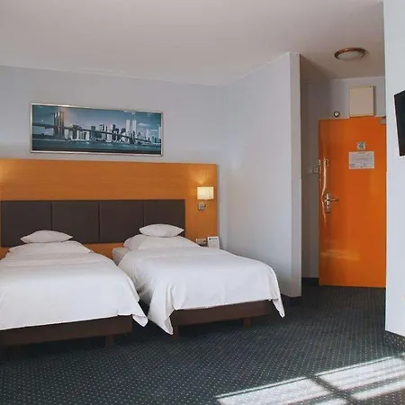 Otel Poleczki Airport