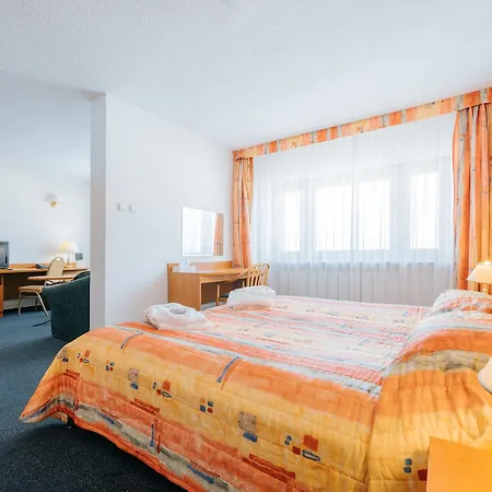 Hotel Sangate Airport Warsaw