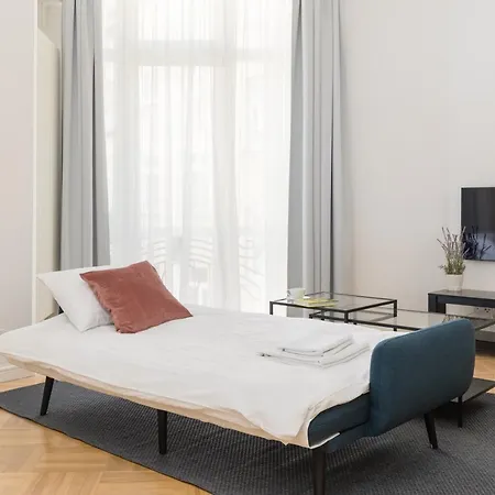 Διαμέρισμα Marszalkowska 58 - Classy Two Bedroom With Balcony By Renters Βαρσοβία