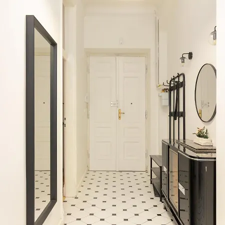 Marszalkowska 58 - Classy Two Bedroom With Balcony By Renters