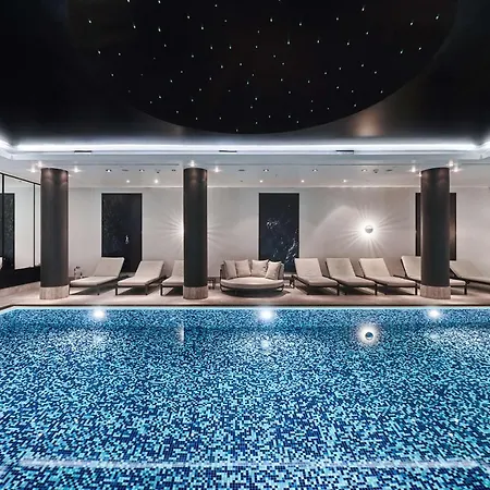 Radisson Collection Hotel, Отель
