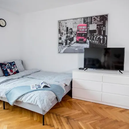 Superapart Plac Dabrowskiego 12 * Warschau