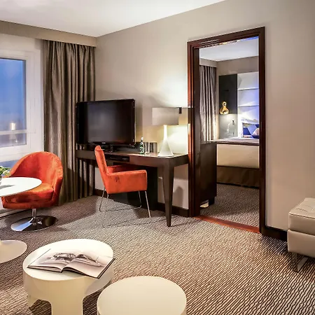 Sofitel Victoria Hotel