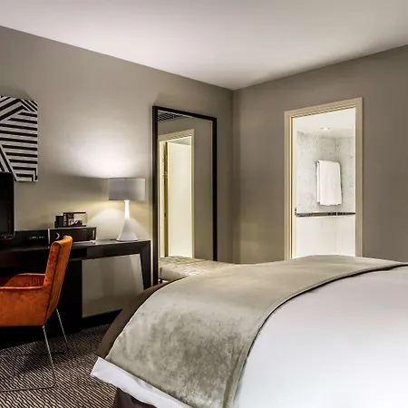 Sofitel Victoria Hotel