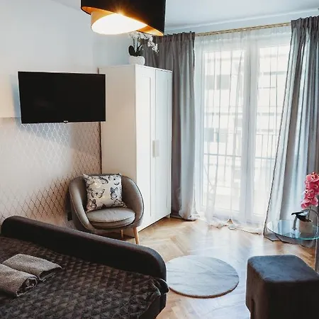 Clicktheflat Jasna Palace Of Culture Homestay *