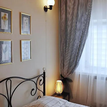 Bed and breakfast Husarska 60