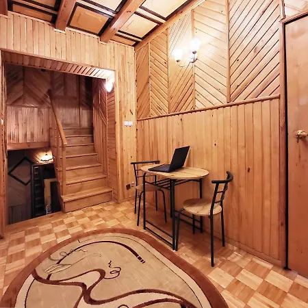 Bed and breakfast Husarska 60 *