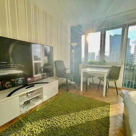 Super Rondo Onz Metro Nowe Wifi 300 Mb/s Aircondition Netflix Spotify * Warsaw