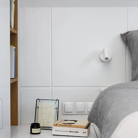 Apartament Bielany 3 Min From Metro With 5-meals Per Day Diet Catering, Air Conditioning And Free Parking