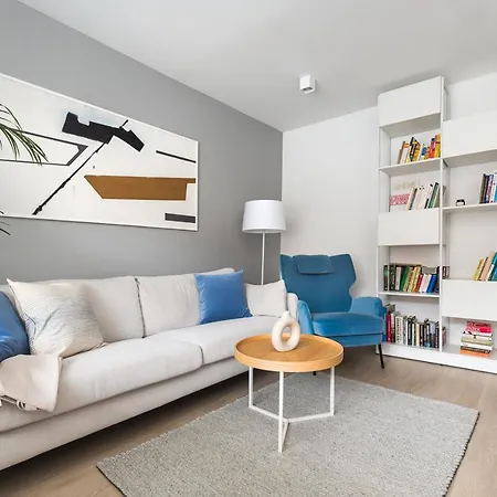 Bielany 3 Min From Metro With 5-meals Per Day Diet Catering, Air Conditioning And Free Parking Apartament *