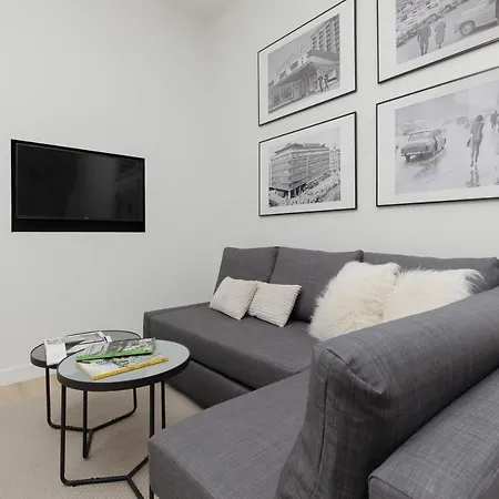 Spacious With Panoramic View Of By Renters * وارسو