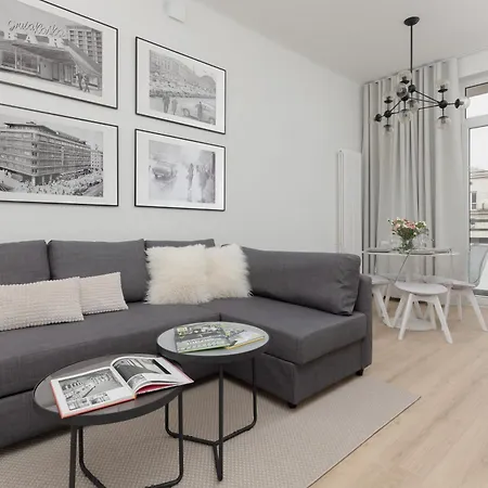 Spacious With Panoramic View Of By Renters