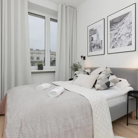 Spacious With Panoramic View Of By Renters * وارسو