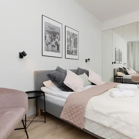 Spacious With Panoramic View Of By Renters * وارسو