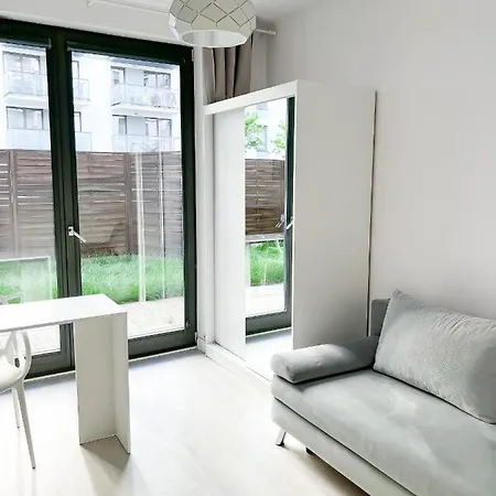 Bliska Wola, Apartament 3 Pokoje Z 40m2 Ogrodkiem Apartament *