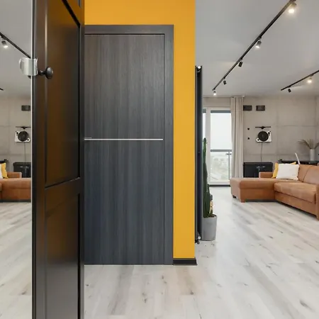 Industrial Pet-friendly With Movie Projector By Renters דירה