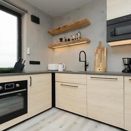 דירה Industrial Pet-friendly With Movie Projector By Renters ורשה