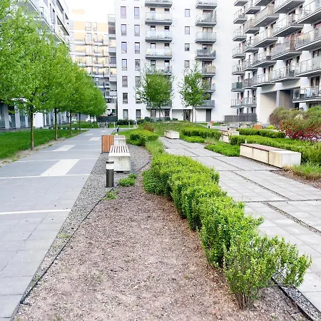 Bliska Wola, Apartament 3 Pokoje Z 40m2 Ogrodkiem *