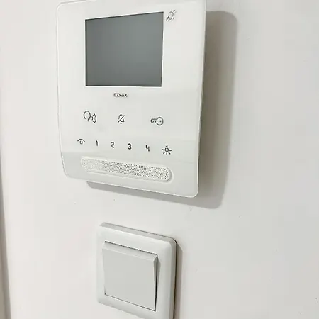 Apartament Bliska Wola, Apartament 3 Pokoje Z 40m2 Ogrodkiem