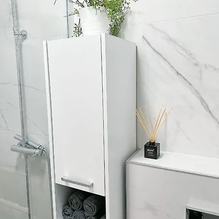 Apartament Bliska Wola, Apartament 3 Pokoje Z 40m2 Ogrodkiem