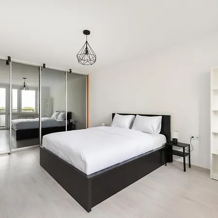 Daire Witolinska White & Black *