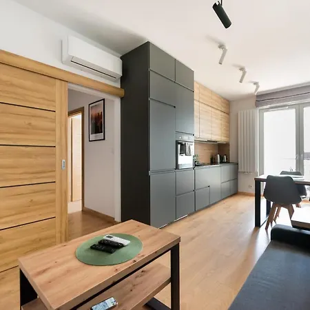 Apartament Wola Skwer Happy