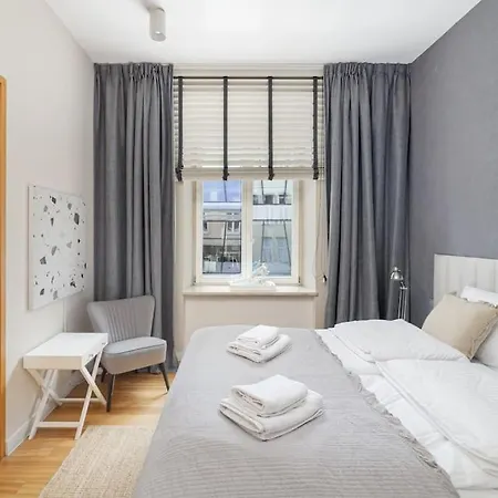 Apartment Chmielna Center With Bath