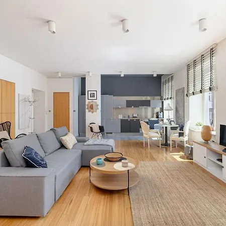 Chmielna Center With Bath Apartment