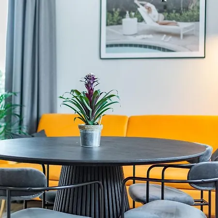 Walecznych 51 By Homeprime Apartment Warsaw