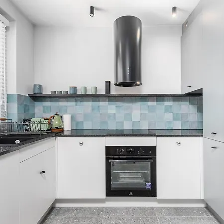 Walecznych 51 By Homeprime Apartment Warsaw