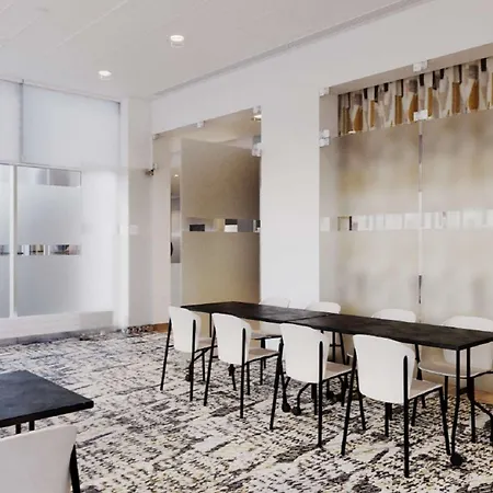 Ibis Styles Airport Hotel Warschau