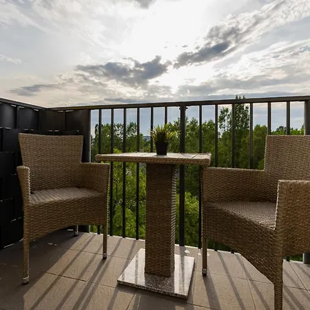 Apartament Urban Wings - Airport With Parking & Balcony By Renters