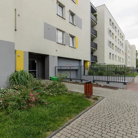 Urban Wings - Airport With Parking & Balcony By Renters Apartament *