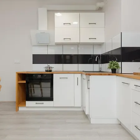 Urban Wings - Airport With Parking & Balcony By Renters Apartament Warszawa
